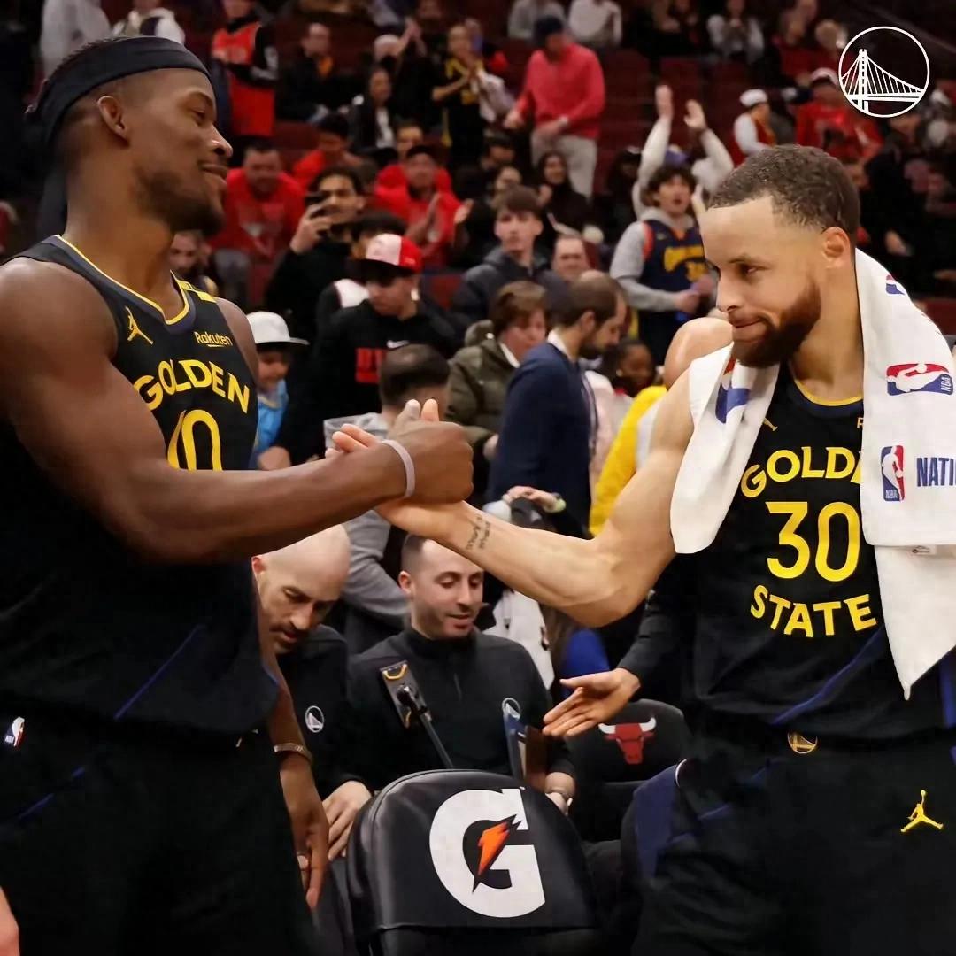 爱游戏官网-重返赛场首场状态出色，巴黎圣日耳曼观众沸腾！，库里重返赛场全场沸腾不已的简单介绍