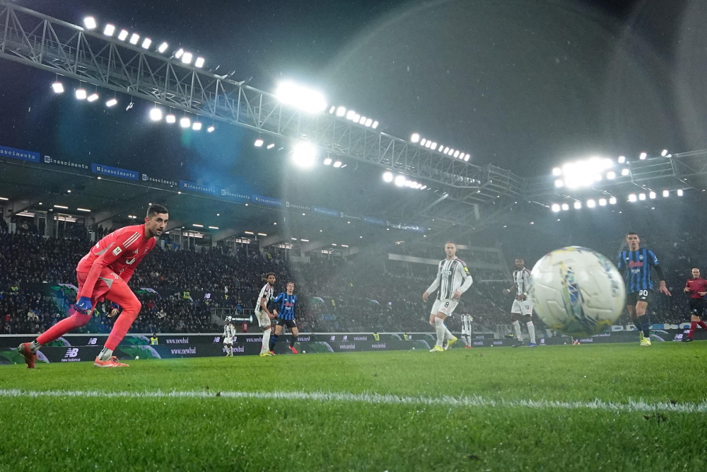 爱游戏体育-今晚亚特兰大绝杀压哨菲尼克斯太阳豪取连胜备战意大利杯，成都蓉城防线松动备战CBA常规赛瞬间刷屏的简单介绍